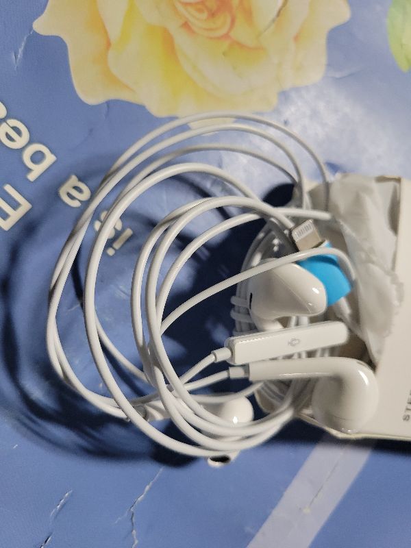 Photo 1 of 2 Packs Wired Headphones for iPhone Earbuds with Built-in Mic & Volume Control HiFi Stereo Nosie Reduction Earphones Compatible with iPhone 14/13/12/11/XR/XS/X/8/7/SE,No Bluetooth Need,Plug&Play!