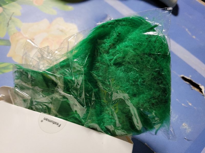 Photo 1 of 100Pcs Emerald Green Natural Dyed Goose Feathers,100Pcs 3-5Inch Craft Feathers Assorted Colors, Hat Feathers for DIY Craft Wedding Party Decorations Carnival Costume