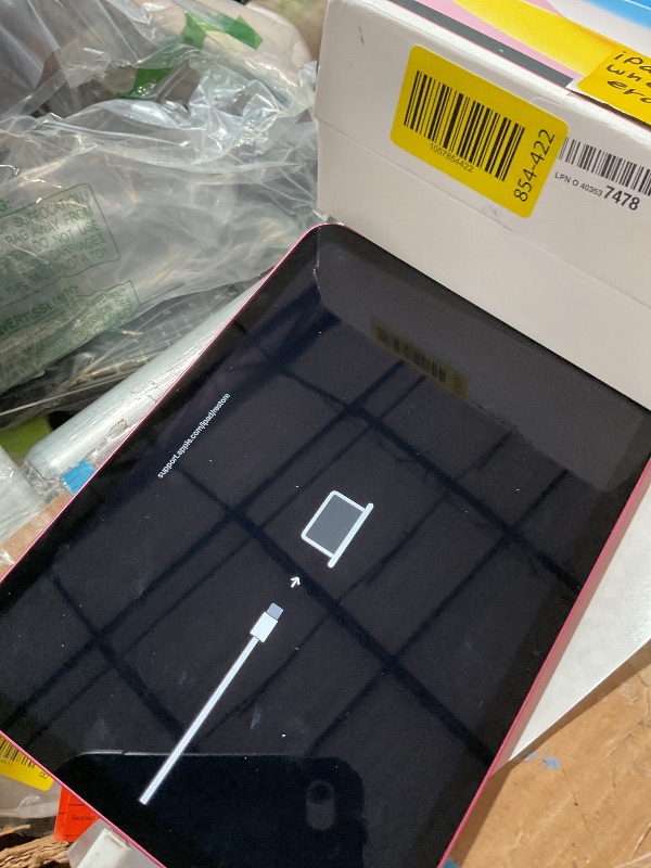Photo 1 of (volume button damaged) Froze on connect to computer screen ***Apple iPad 11-inch: A16 chip, 11-inch Model, Liquid Retina Display, 128GB, Wi-Fi 6, 12MP Front/12MP Back Camera, Touch ID, All-Day Battery Life — Pink