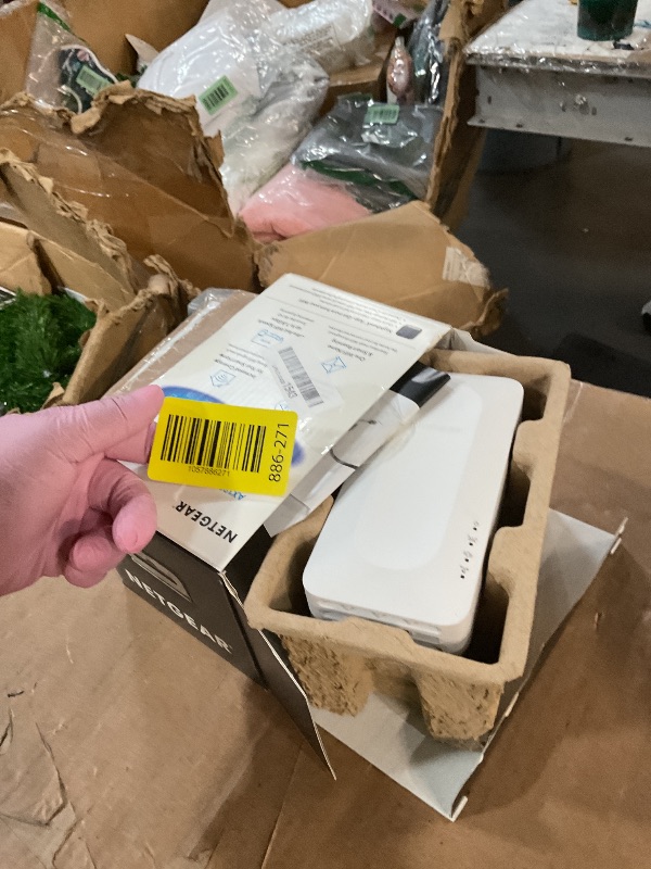 Photo 1 of (see images) NETGEAR WiFi 6 Mesh Range Extender (EAX15) - Add up to 1,500 sq. ft. and 20+ Devices with AX1800 Dual-Band Wireless Signal Booster & Repeater 