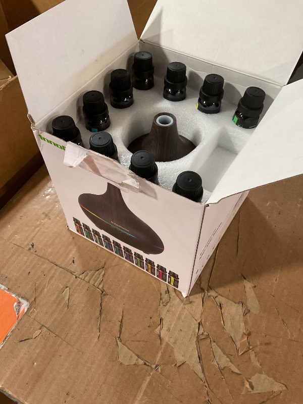 Photo 1 of (USED/FAIR) (UNABLE TO TEST FULLY) InnoGear Aromatherapy Diffuser & 10 Essential Oils Set, 400ml Diffuser Ultrasonic Diffuser Cool Mist Humidifier with 4 Timers 7 Colors Light Waterless Auto Off for Large Room Office, Dark Wood Grain
