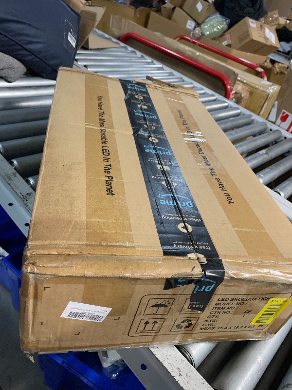 Photo 1 of ***(USED/ UNKNOWN IF MISSING PARTS/ UNABLE TO TEST)***LED Flying Direct 300W LED Parking Lot Lights, 20KV Surge Protection LED Shoebox Lights with Slip Fitter Mount, 5000K 1000W MH/HPS Equiv. 39,000LM - 40,500LM, DLC Premium UL cUL AC 100-277V