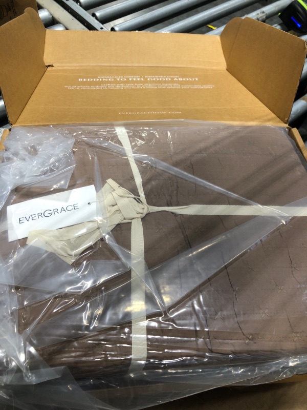 Photo 1 of ** SIMILAR ITEM**
EVERGRACE Cross Stitch Pre-Washed Cotton Quilt Bedding Set King Size, Oversized 3 Pieces Lightweight Bedspread Coverlet for All Season, with 2 Matching Shams, Camel Brown,108"x96"