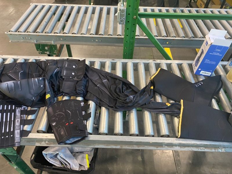 Photo 1 of *Missing mask/Cape* (Rubies The Batman: Batman Costume for Adults, Men's Standard