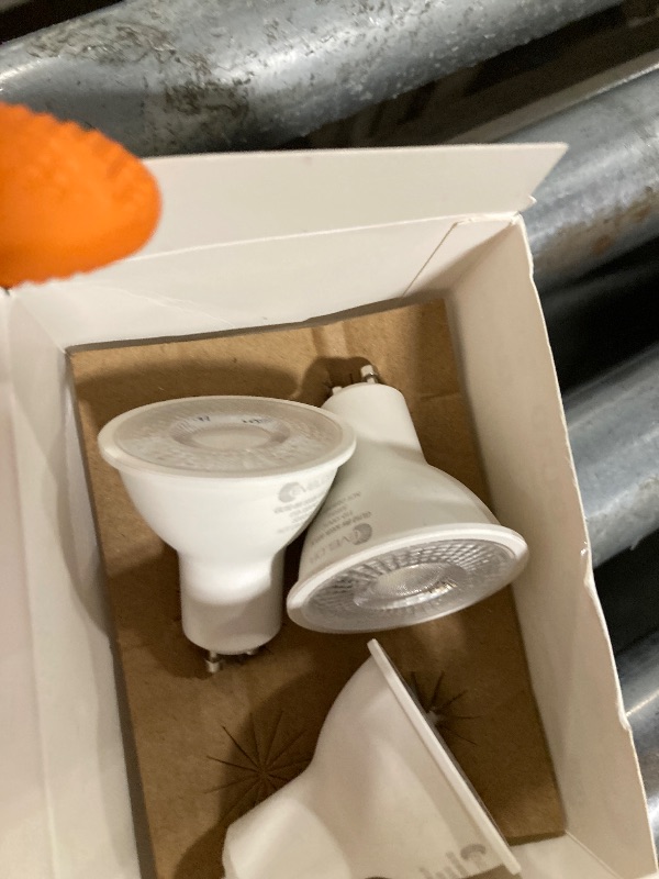 Photo 1 of **MISSING 3** evelor GU10 LED Light Bulb,40 Watt Equivalent Daylight White 5000K,Non-Dimmable,Efficient 6W,600 Lumens 2 Prong Track Light Bulbs,20000 Hours,Ideal for Kitchen,Range Hood,Living Room, 6-Packs