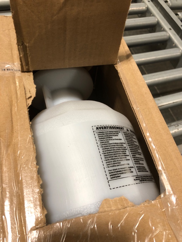 Photo 1 of *** no wand****Chapin 20004 Made in USA 1 -Gallon Lawn and Garden Pump Pressured Sprayer, for Spraying Plants, Garden Watering, Weeds and Pests