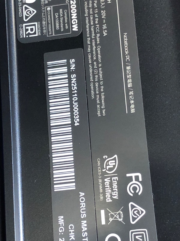 Photo 1 of  ****BROKEN SCREEN**** GIGABYTE - AORUS Master 16 Gaming Laptop - 240Hz 2560x1600 OLED - NVIDIA GeForce RTX 5080 - Intel Core Ultra 9 275HX - 1TB SSD with 32GB DDR5 RAM - Windows 11 Home AD (AORUS Master 16 BYHC5USE64SH)