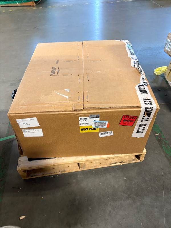 Photo 1 of *** MISSING PARTS*** 
DEMCO 8550022 Fifth Wheel Hitch