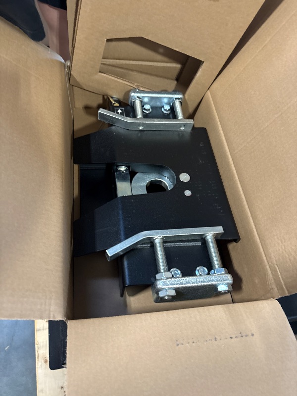 Photo 1 of *** MISSING PARTS*** 
DEMCO 8550022 Fifth Wheel Hitch