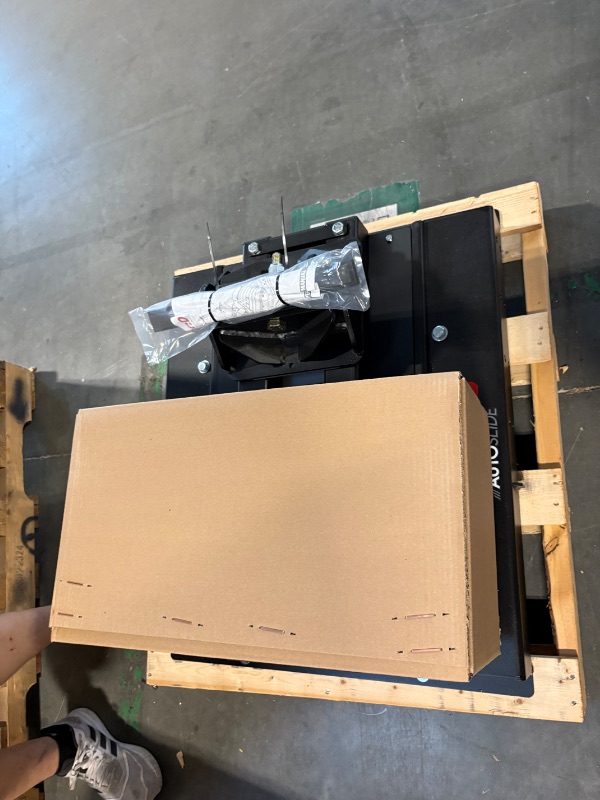 Photo 1 of *** MISSING PARTS*** 
DEMCO 8550022 Fifth Wheel Hitch