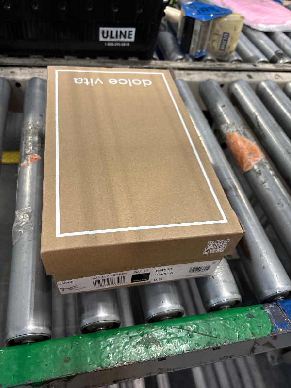 Photo 1 of Dolce Vita Kanika 9.5