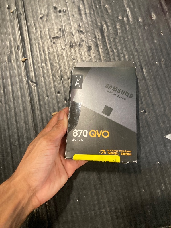 Photo 1 of **** 4TB DRIVE, NOT 8 TB**** SAMSUNG 870 QVO SATA III SSD 8TB 2.5" Internal Solid State Drive, Upgrade Desktop PC or Laptop Memory and Storage for IT Pros, Creators, Everyday Users, MZ-77Q8T0B