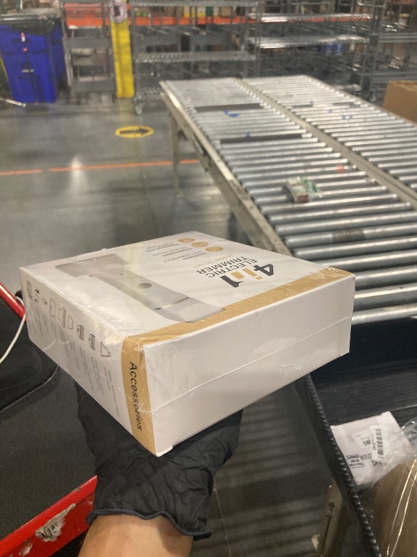 Photo 1 of ** SEALED**
Electric Bikini Trimmer for Women - 4 in 1 Electric Razors for Women, Waterproof Pubic Hair Trimmers and Facial Hair Remover, Replaceable Shaver & Nose Hair Trimmer, Rechargeable Women's Grooming Kit