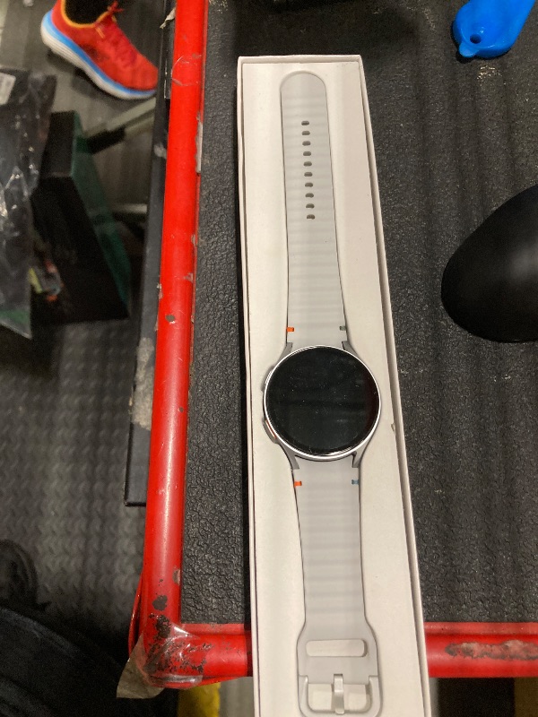 Photo 1 of **MISSING CHARGER**Samsung Galaxy Watch 7 44mm Bluetooth AI Smartwatch w/Energy Score, Wellness Tips, Heart Rate Tracking, Sleep Monitor, Fitness Tracker, 2024, Silver [US Version, 1Yr Manufacturer Warranty]