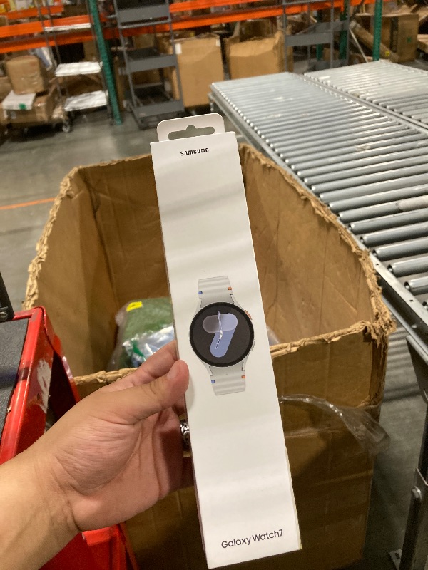 Photo 1 of **MISSING CHARGER**Samsung Galaxy Watch 7 44mm Bluetooth AI Smartwatch w/Energy Score, Wellness Tips, Heart Rate Tracking, Sleep Monitor, Fitness Tracker, 2024, Silver [US Version, 1Yr Manufacturer Warranty]