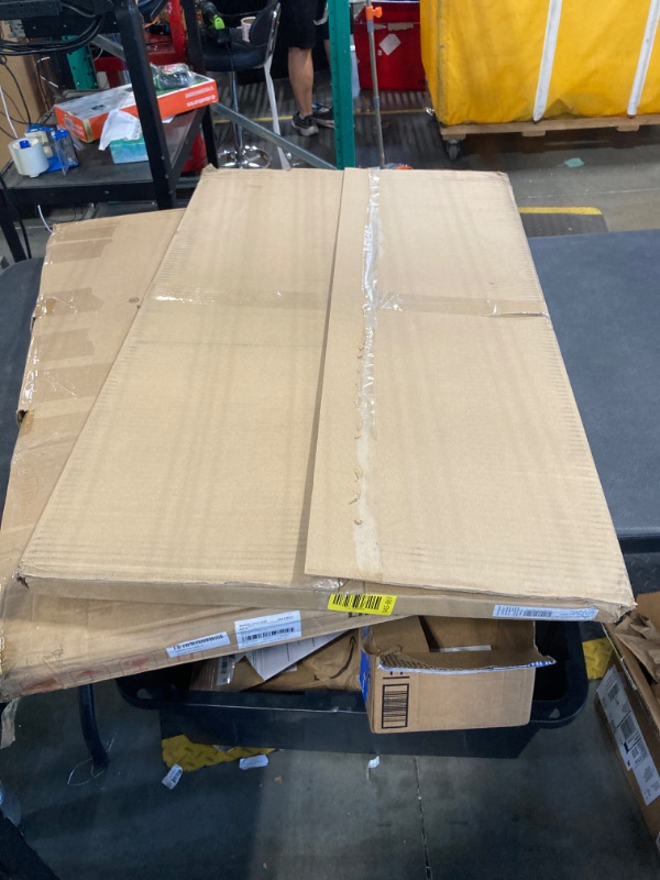 Photo 1 of ** FACTORY SEALED**
Quartet 23" x 35" Cork Bulletin Board Finish Frame - Oak

