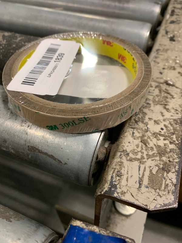 Photo 1 of ****SIMILAR 3M  Scotch  ***  ONLY ONE****

Scotch Magic Tape, Invisible, Holiday Supplies and Gift Wrap Tape, 3 Rolls with Dispensers, Great for Christmas Crafts