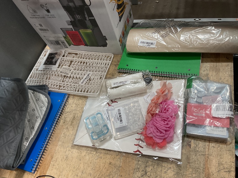 Photo 1 of ***Bundle of miscellaneous home goods 