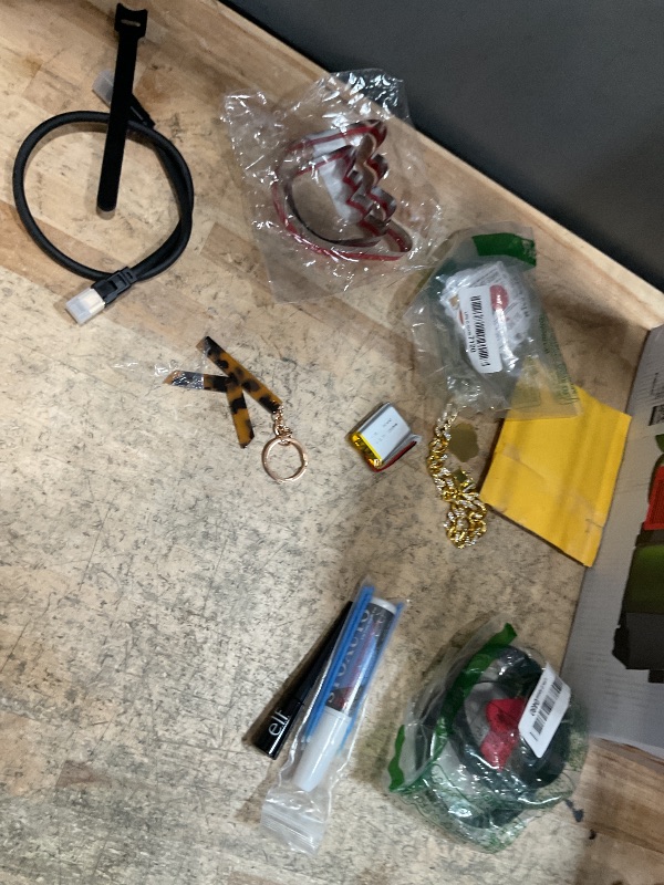 Photo 1 of ***Bundle of miscellaneous home goods 