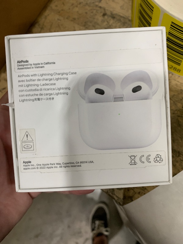 Photo 1 of *** PARTS ONLY *** Apple AirPods (3rd Generation) Wireless Ear Buds, Bluetooth Headphones, Personalized Spatial Audio, Sweat and Water Resistant, Lightning Charging Case Included, Up to 30 Hours of Battery Life