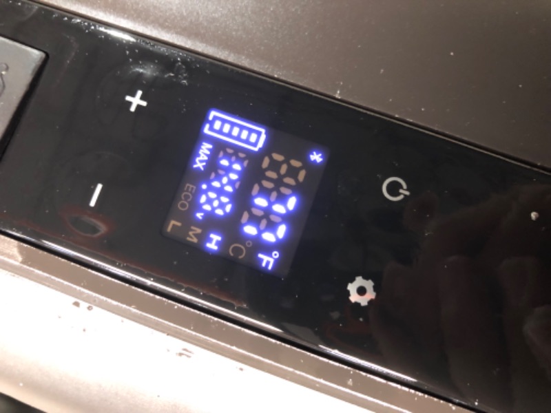 Photo 1 of ***DAMAGED - LEAKING OIL - POWERS ON - SEE PICTURES***
Alpicool C20 portable compressor fridge freezer 21Quart(20Liter) for car and home - 12V/24V DC and 110V AC