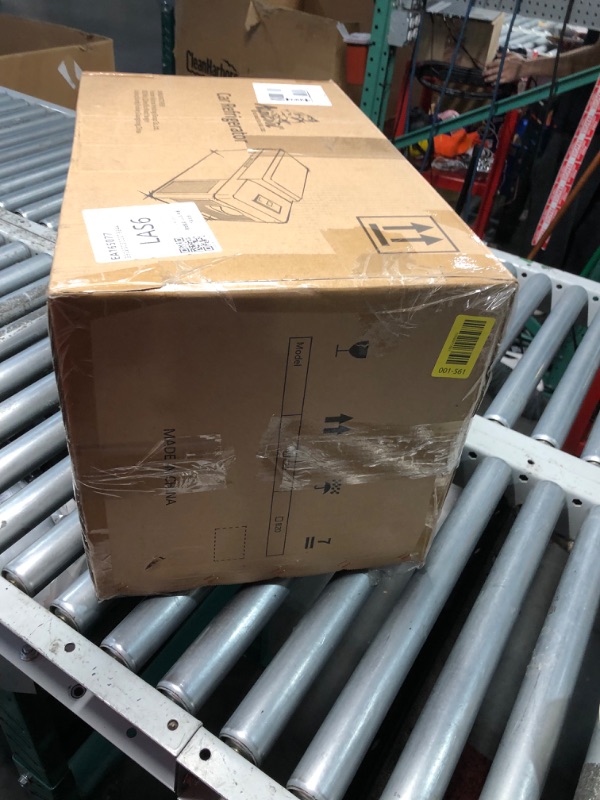 Photo 1 of ***DAMAGED - LEAKING OIL - POWERS ON - SEE PICTURES***
Alpicool C20 portable compressor fridge freezer 21Quart(20Liter) for car and home - 12V/24V DC and 110V AC