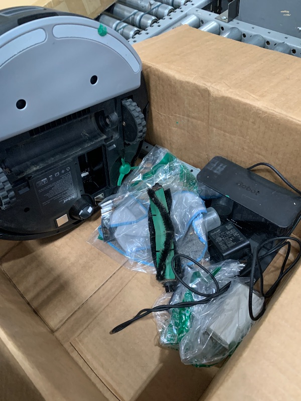 Photo 1 of (functions, major usage) iRobot Roomba Robot Vacuum and Mop Combo (Y0140) - Vacuums and mops