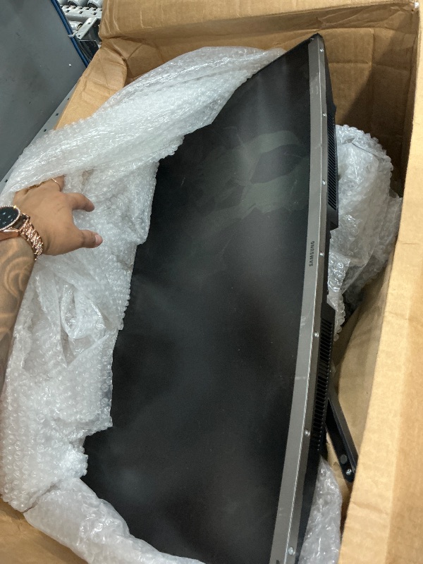 Photo 1 of ***FINAL SALE*** SAMSUNG 27-Inch CR50 Frameless Curved Gaming Monitor (LC27R500FHNXZA) – 60Hz Refresh, Computer Monitor, 1920 x 1080p Resolution, 4ms Response, FreeSync, HDMI,Black
