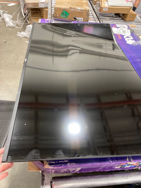 Photo 1 of **SMASHED SCREEN AND BENT FINAL SALE **Roku Smart TV 2025 – 50-Inch Select Series, 4K HDR TV – RokuTV with Enhanced Voice Remote – Flat Screen LED Television with Wi-Fi for Streaming Live Local News, Sports, Family Entertainment