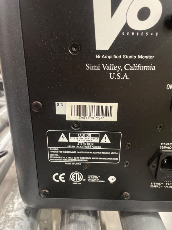 Photo 1 of ***************NON-FUNCTIONAL, FOR PARTS ONLY*****************
KRK RP8G5 ROKIT 8 Generation Five 8" Powered Studio Monitor Pair, 8 Inches