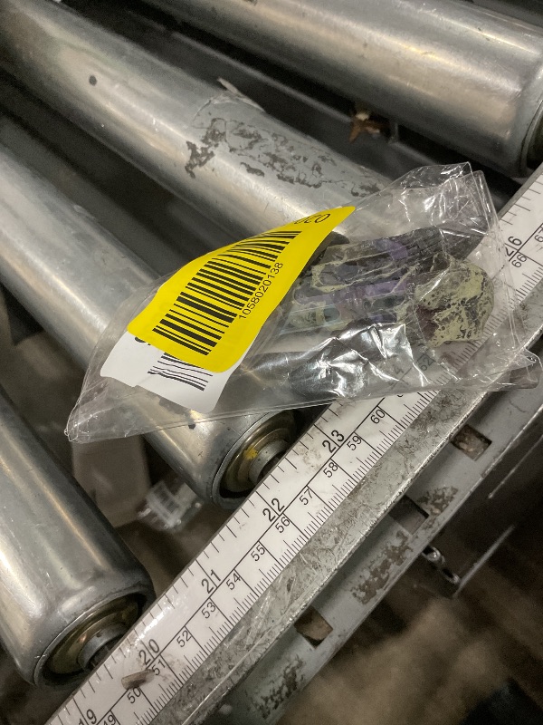 Photo 1 of **PARTIAL SET/ONLY 3 ** HTZNHXT 6Pcs Halloween Raven Skull Decor, Gothic Fake Crow Skull for Necklace, Resin Bird Skull Pendant for Halloween Costumes, Wall Decorations