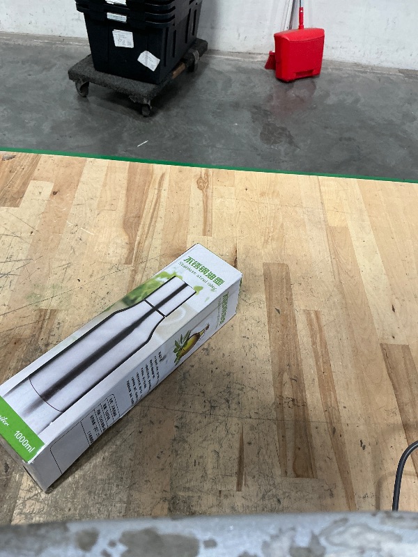 Photo 1 of 1000ML Stainless Steel Leak-Proof Oiler Spice Jar Soy Sauce Bottle Kitchen Supplies Cruet Vinegar Bottle Oil Bottle