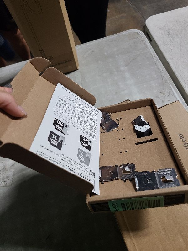 Photo 1 of 3M CLAW(TM) 65 lb. Drywall Picture Hanger With Spot Markers, Heavyweight Hanging Solution for Room Decor and Office Decor, Including Mirrors or Large Art – 3 Pack