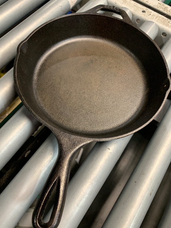 Photo 1 of (used)(see all images) Lodge 10.25 Inch Cast Iron Skillet – Pre-Seasoned Frying Pan with Teardrop Handle – Oven, Stovetop, Grill & Campfire Use –