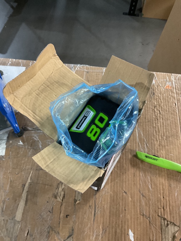 Photo 1 of *****************DOES NOT CHARGE PAST FIRST BAR****************
Greenworks PRO 80V 2Ah Lithium Ion Battery GBA80200