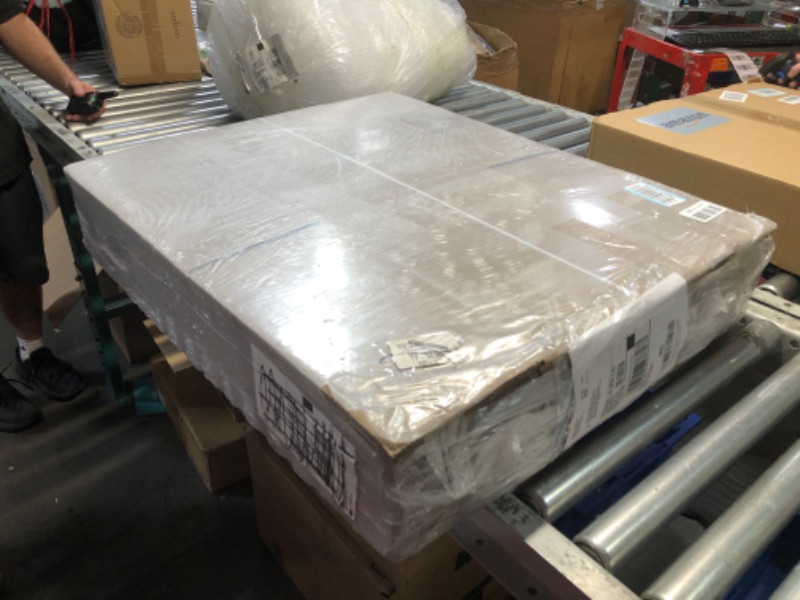 Photo 1 of Amazon Basics Cardboard Moving Boxes, 20 Pack, Medium, Brown, 18" x 14" x 12"