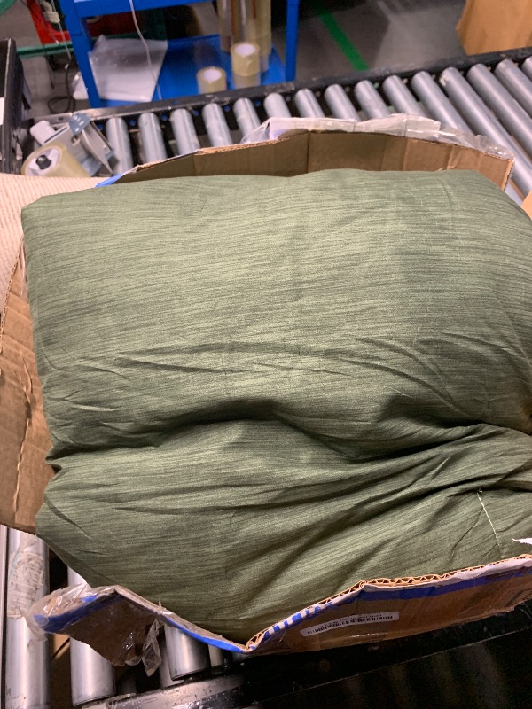 Photo 1 of (COMFORTER ONLY) (USED/FAIR) Bedsure California King Comforter Set - Dark Green Soft Bedding for All Seasons, Cationic Dyed Bed Set, 3 Pieces, 1 California King Size Comforter (104"x96") and 2 Pillow Shams (20"x36"+2")
