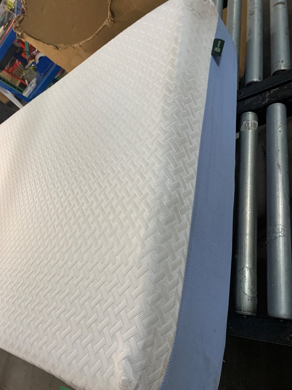 Photo 1 of (used)(not in packaging see all images) ZINUS 10 Inch Twin Cooling Essential Memory Foam Mattress [NewVersion], Fiberglass Free, Medium Feel, Breathable Cooling Layers