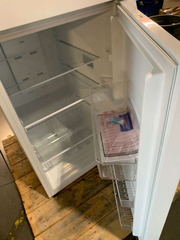 Photo 1 of ***PALET TRUCK OR TRAILER PICKUP ONLY***
BLACK+DECKER 12.1 Cu. Ft. Top Mount Refrigerator with Freezer, 2 Door Refrigerator with Top Freezer and Adjustable Temperature Control, For Homes and Apartments, ENERGY STAR, BR1210HW, White