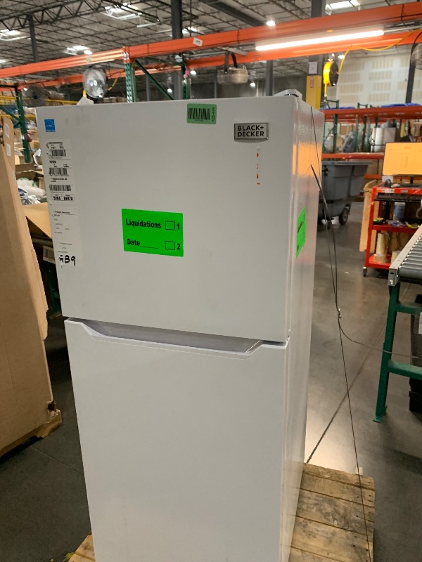 Photo 1 of ***PALET TRUCK OR TRAILER PICKUP ONLY***
BLACK+DECKER 12.1 Cu. Ft. Top Mount Refrigerator with Freezer, 2 Door Refrigerator with Top Freezer and Adjustable Temperature Control, For Homes and Apartments, ENERGY STAR, BR1210HW, White