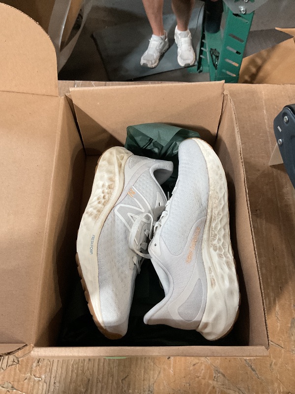 Photo 1 of * bottom of shoes are dirty *
New Balance Women's Fresh Foam Arishi V4 Running Shoe, Summer Fog/Nimbus Cloud/Light Gold Metallic, 7.5