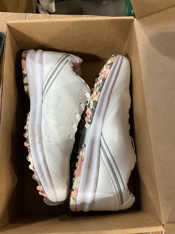 Photo 1 of * left shoe is dirty *
THESTRON Professional Women's Golf Shoes Spikeless Outdoor Golf Sport Training Walking Sneakers Comfortable Ladies Shoes for Golfing (White Camo,11)