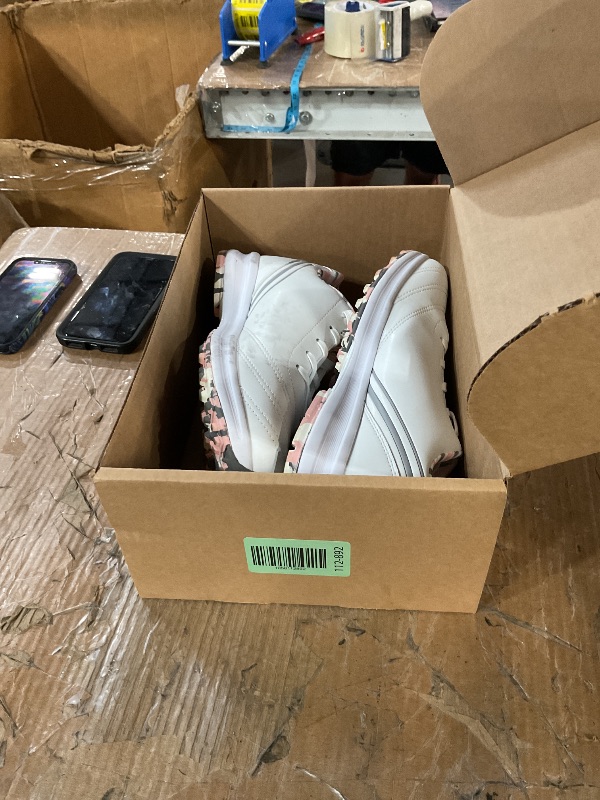 Photo 1 of * left shoe is dirty *
THESTRON Professional Women's Golf Shoes Spikeless Outdoor Golf Sport Training Walking Sneakers Comfortable Ladies Shoes for Golfing (White Camo,11)