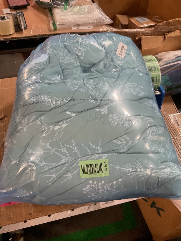 Photo 1 of (PARTIAL SET) (COMFORTER ONLY) CASAAGUSTO King Size Comforter Set, 7 PCS Green Floral Comforter Set with Flowers Leaves Pattern, Soft All Season King Bedding Set(102"X90")