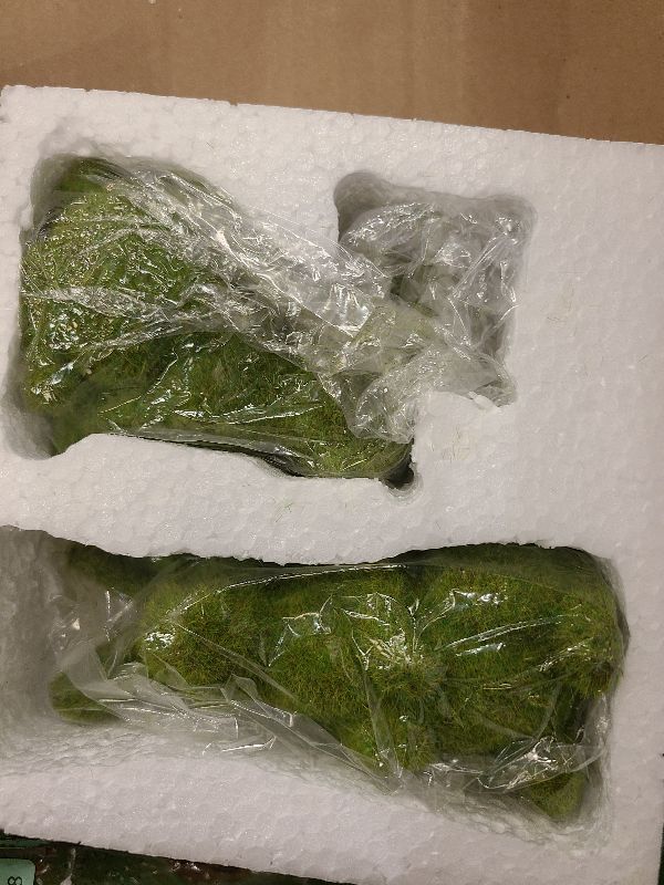 Photo 1 of 2PCS Easter Rabbit Decoration Green Moss Plush Rabbit Artificial Sculpture Green Plush Rabbit Resin Ornament Spring Garden Decoration Easter Gift Easter Decoration (Small 2PCS Standing+Sitting)