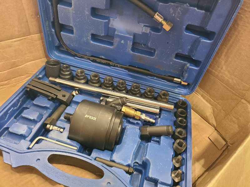 Photo 1 of Universal Pneumatic Diesel Fuel Injector Puller Tool Kit 28pcs Injector Remover Extractor with Impact Air Tool Injector Puller Extension Rods Compatible with Benz for Bosch for Siemens Diesel Engine