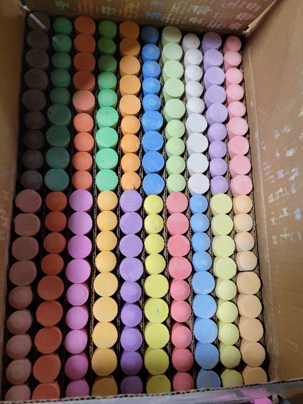 Photo 1 of 180 Pack Washable Sidewalk Chalk for Kid, 20 Colors Non-Toxic Jumbo Chalk Paint Bulk for Summer Outdoor Activity, Playground, School Classroom Chalkboard, Chalk Party Favors Set for Toddler Kids Adult