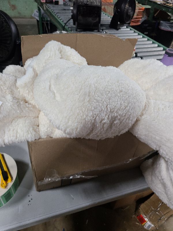 Photo 1 of 
BEDELITE Sherpa Fleece Blanket Twin Size, Thick Warm Blankets for Winter, Reversible Soft & Cozy Fuzzy Blanket for Couch and Bed (102x90)