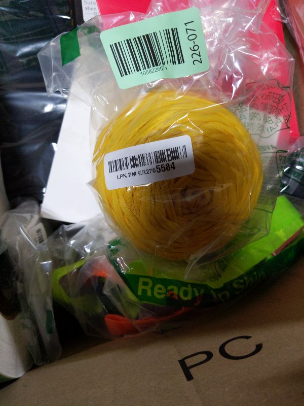 Photo 1 of 400g T-Shirt Yarn Elastic Fabric Crochet Cloth for DIY Knitting, 130 Yards Spaghetti Thick Yarn for Hand DIY Bag Basket Cushion Crocheting Projects, Home Decor (Yellow)