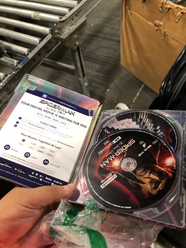 Photo 1 of *****CRACKED CASE***Spider-Man: No Way Home (Limited Edition Steelbook) [4K UHD + Blu-ray + Digital]